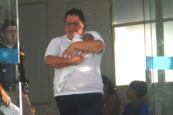 Justiça manda Conselho Tutelar retirar bebê recém-nascido da mãe em Patos de Minas