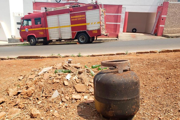 Corpo de Bombeiros é acionado para combater incêndio em empresa no centro de Patos de Minas