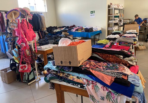 Bazar de Santo Antônio reúne mais de 10.000 itens com preço baixo, nesta quinta-feira