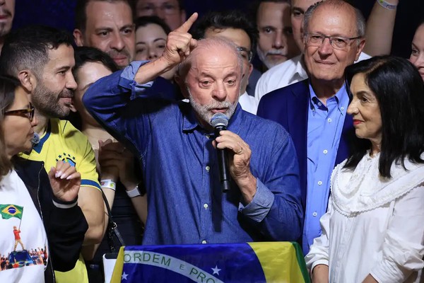“Vamos mudar o jeito de governar este país”, diz Lula