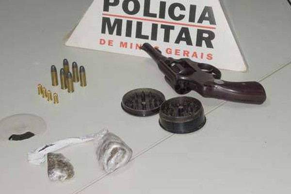 Polícia Militar apreende drogas e revólver no bairro Jardim Andradas