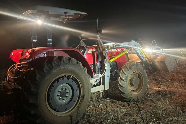 PM recupera 4 tratores roubados em fazenda de Patos de Minas; assaltantes foram identificados