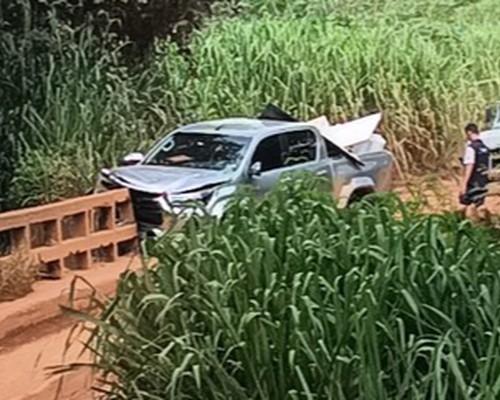 Morador alerta para risco de acidentes em ponte sobre o Ribeirão da Cota após nova batida