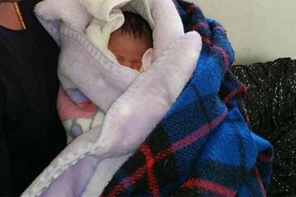 Bebê tirado da barriga da mãe é encontrado vivo em Uberlândia