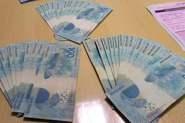 Acusado de praticar golpes na região é preso com dezenas de cédulas falsas de R$ 100,00