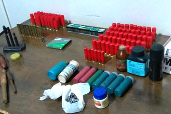 PM Rodoviária prende caçador com dezenas de munições e material para recarga 
