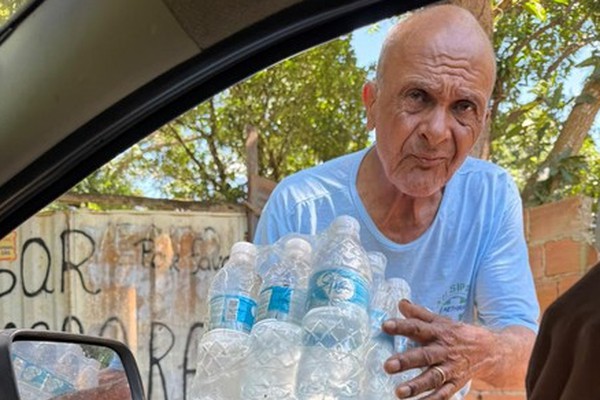 Há dias sem água, moradores de Beira Rio dependem de doações e cobram providências da Copasa