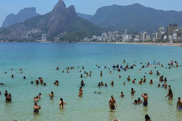 Frente fria ameniza calor e provoca chuvas em quase todo o Brasil