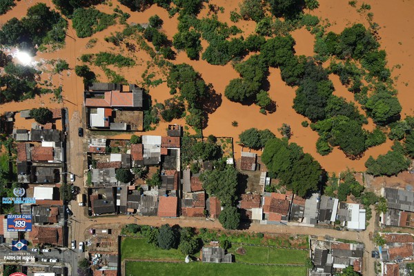 Com Rio Paranaíba a 9,76 m acima do nível normal, imagens aéreas mostram dimensão da enchente