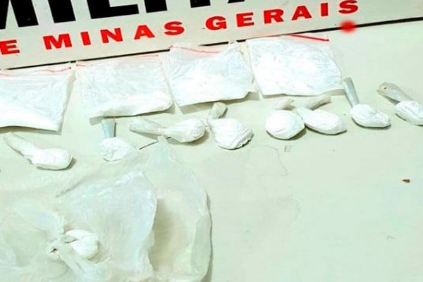 Jovem de 19 anos é preso com 14 papelotes de cocaína em Lagoa Grande
