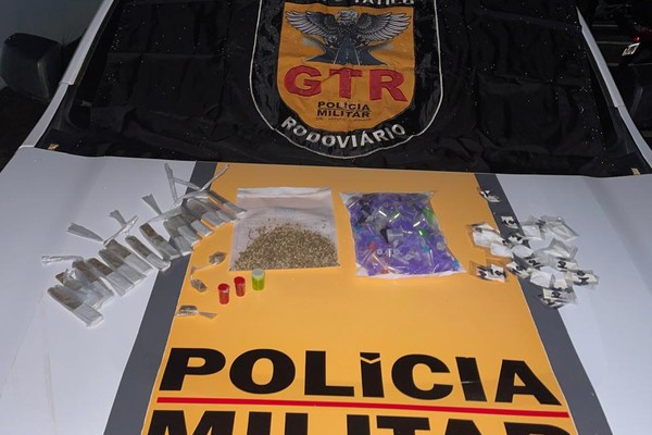 Operação da PM Rodoviária prende homem com drogas e apreende perfumes e eletrônicos em ônibus na BR 146