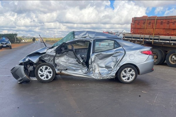 Grave acidente envolvendo caminhões e veículo de passeio deixa feridos na BR 354