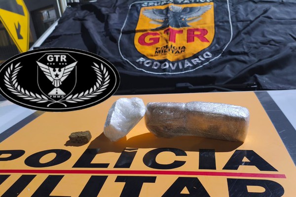 Polícia Militar Rodoviária encontra drogas em bagagem e passageira de ônibus de 30 anos é presa na BR 354