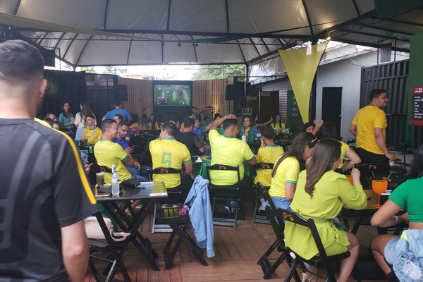 Torcedores lotam os bares de Patos de Minas para acompanhar a estreia da Seleção na Copa do Mundo