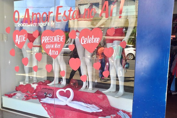 Com expectativa de aumento nas vendas, lojistas se preparam para o Dia dos Namorados em Patos de Minas