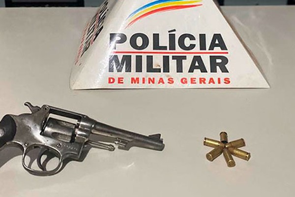 Jovem que comercializava armas em Patrocínio é preso com revólver e munições