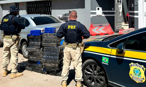 PRF de Patos de Minas e João Pinheiro interceptam Siena e apreendem 217 kg de maconha na BR-365