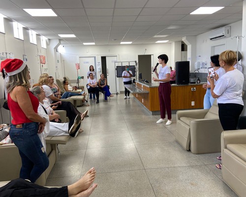 Voluntárias preparam café da manhã especial e levam alegria para pacientes oncológicos da Santa Casa