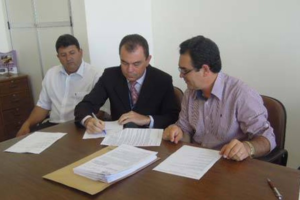 Prefeitura assina convênios de mais de R$ 4,5 milhões com o Governo Federal