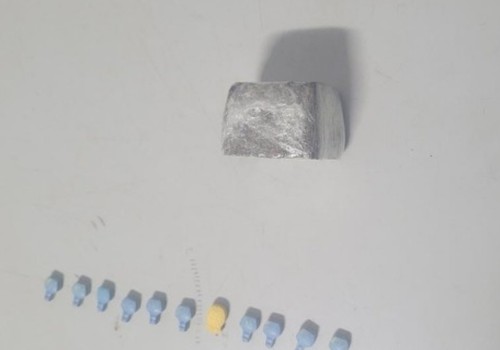 Denúncia leva PM a apreender ecstasy, haxixe e maconha; jovem e garoto de 15 anos acabam na delegacia