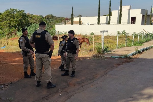 Polícia Militar segue rastreamentos para encontrar autor de feminicídio em Patos de Minas