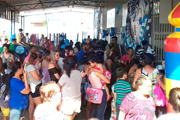 Centenas de crianças se divertem no Estádio Zama Maciel em festa realizada pela Topa