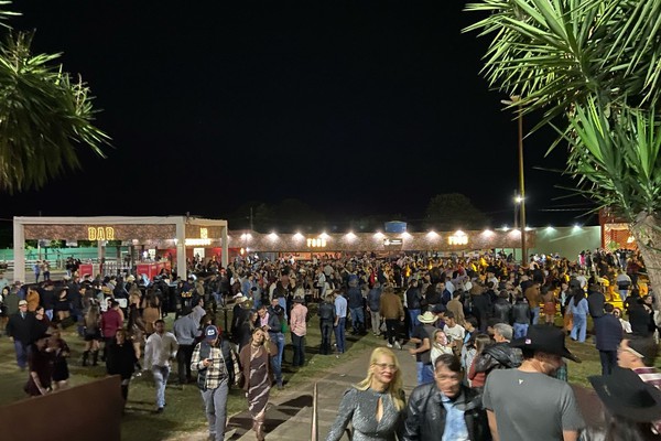 Faltando menos de 30 minutos para Rio Negro e Solimões, Vila Country fica lotada; veja ao vivo