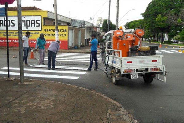 Prefeitura de Patos de Minas inicia pinturas de sinalização de trânsito e explica qualidade do serviço