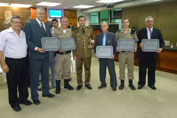 Militares do 46º BPM recebem título de Cidadão Honorário