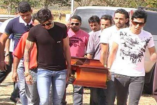 Irmã de Gusttavo Lima é sepultada em localidade onde nasceu a família do cantor