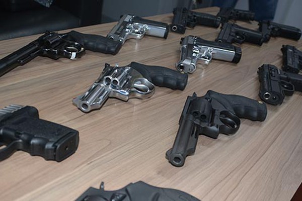 Após decreto, comerciantes esperam um aumento na venda de armas em Patos de Minas