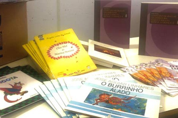 Prefeitura de Patos de Minas recebe 3.500 livros infantis doados por empresário patense