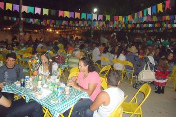 Centro Educacional faz festa junina com show para encerrar semestre letivo