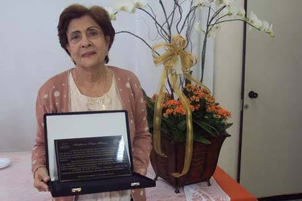 Professora do UNIPAM é homenageada pelos 30 anos dedicados à instituição