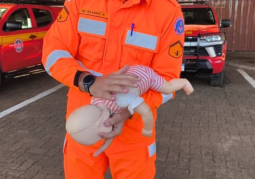 Bombeiros explicam como agir em casos de engasgamento como o que causou desespero em família, em Patos de Minas