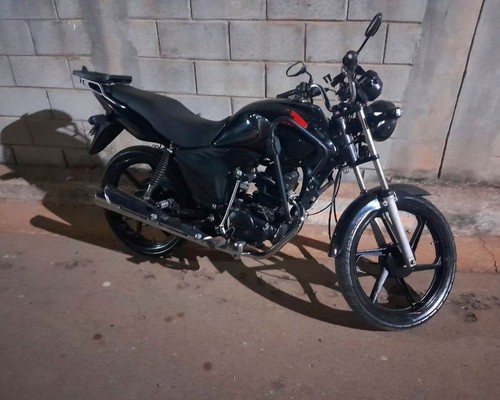 Morador tem motocicleta furtada após chegar do trabalho e pede ajuda para encontrá-la