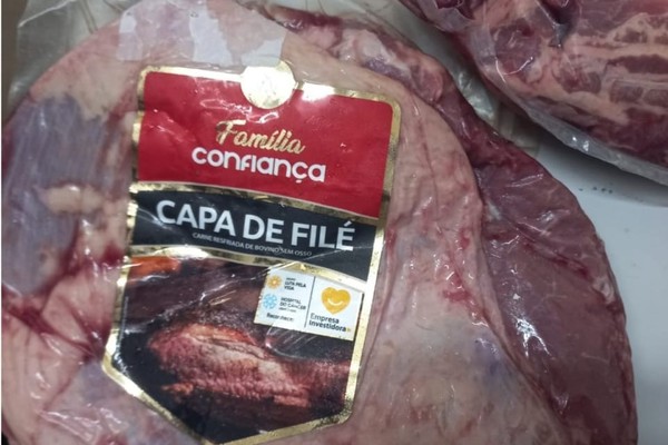 Casal é flagrado furtando mais de R$300,00 em carnes de hipermercado