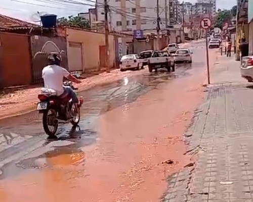 Rompimento de adutora da Copasa compromete abastecimento em mais de 30 bairros de Patos de Minas