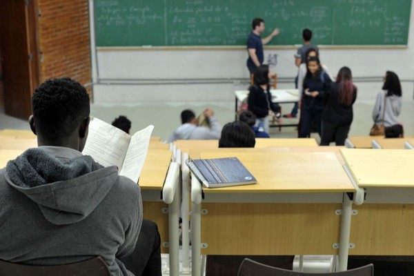 Instituições têm até 15 de junho para aderir ao Fies do 2º semestre
