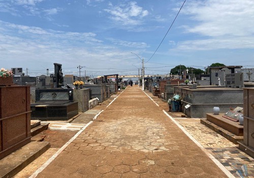 Cemitérios de Patos de Minas ficarão abertos das 6h às 18h no Dia de Finados; confira horários das missas