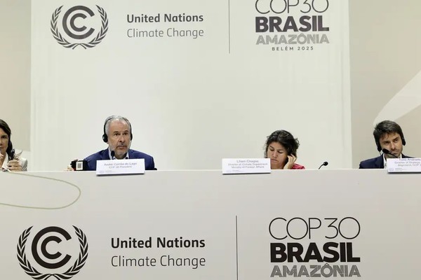 Meta de adaptação climática gera impasse em negociações da COP30