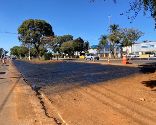 Obras na Avenida JK deixam o trânsito lento e motoristas devem redobrar a atenção