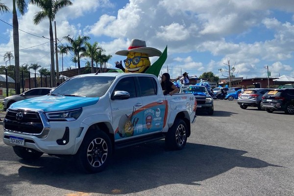 Carreata com as candidatas a Rainha Nacional do Milho e apoiadores percorre diversas ruas de Patos de Minas