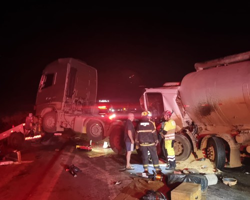 Grávida de 6 meses morre e crianças e motoristas ficam feridos em trágico acidente com 4 veículos de carga na BR 365