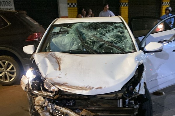 Motociclista de 19 anos fica gravemente ferido em acidente no cruzamento da Major Gote com a avenida Piauí