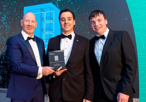 Criador de sistema inovador de encaixotamento de ovos, ex-aluno do Unipam é premiado na Irlanda