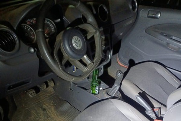 Condutor inabilitado foge de abordagem, abandona carro e é preso após perseguição em Patrocínio