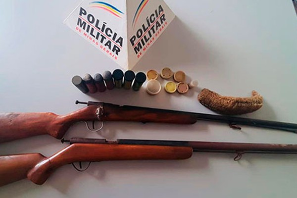 Após denúncia, PM prende homem com espingardas e materiais de caça em São Gonçalo do Abaeté