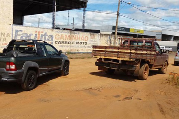 Buracos se transformam em armadilhas no bairro Planalto e moradores cobram providências