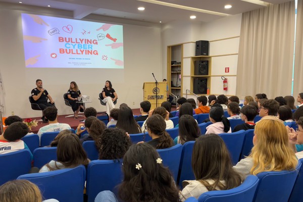 Delegados da Polícia Civil conscientizam estudantes sobre os males causados por bullying e cyberbullying